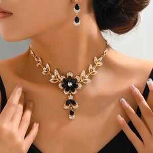 Floral Rhinestone Jewelry Set: Earrings And a Necklace